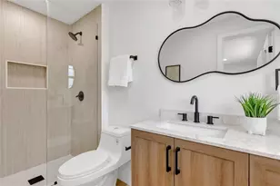 2837 Woodcrest Dr, Sarasota, FL 34239 - Photo 14