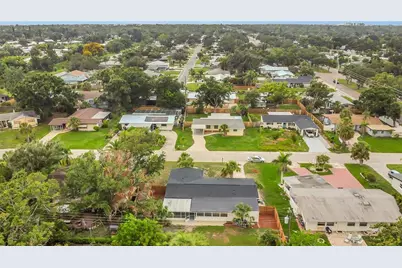 2837 Woodcrest Drive, Sarasota, FL 34239 - Photo 30