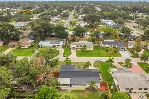 2837 Woodcrest Dr, Sarasota, FL 34239 - Photo 30