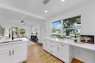 4112 W Lawn Ave, Tampa, FL 33611 - Photo 12