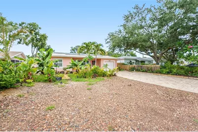 1517 60th Street S, Gulfport, FL 33707 - Photo 2