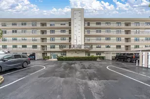 8198 Terrace Garden Dr, Saint Petersburg, FL 33709 - Photo 1