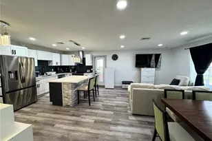 2509 Thornbrook Pl, Tampa, FL 33618 - Photo 10