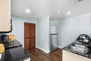 215 Central Ave, Saint Petersburg, FL 33701 - Photo 8