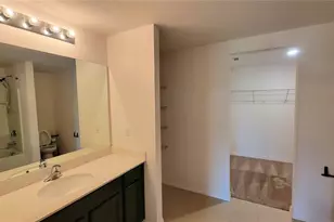915 Culbreath Grn Ct, Ruskin, FL 33570 - Photo 10