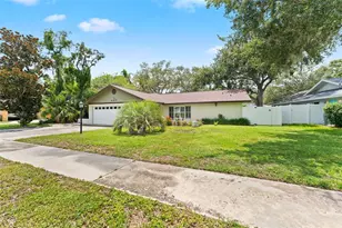 945 Winding Oaks Dr, Palm Harbor, FL 34683 - Photo 2