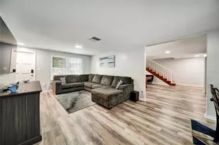 1305 Willow Valley Dr, Brandon, FL 33510 - Photo 8