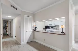 10182 Seminole Island Dr, Largo, FL 33773 - Photo 4