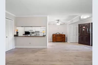 10182 Seminole Island Dr, Largo, FL 33773 - Photo 12