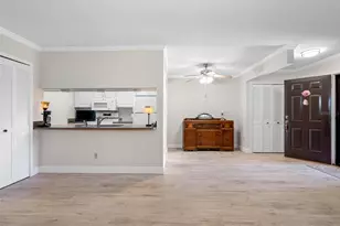 10182 Seminole Island Dr, Largo, FL 33773 - Photo 12