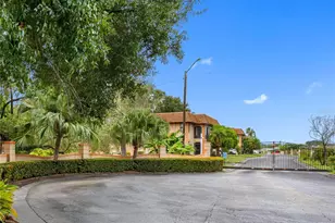 10182 Seminole Island Dr, Largo, FL 33773 - Photo 14
