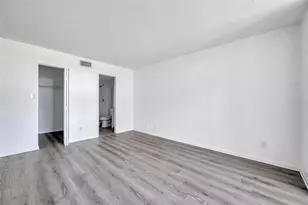 2049 Skimmer Ct W, Clearwater, FL 33762 - Photo 22