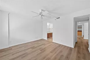 201 W Laurel St, Tampa, FL 33602 - Photo 10