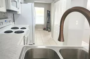 7148 E Bank Dr, Tampa, FL 33617 - Photo 4