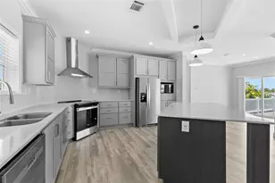 6924 Americana Dr NE, Saint Petersburg, FL 33702 - Photo 18