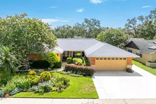 104 Foxwood Dr, Brandon, FL 33510 - Photo 2