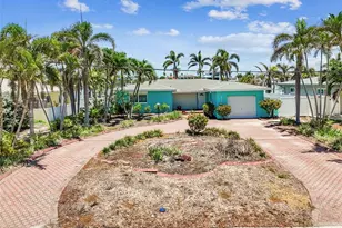 10246 Tarpon Dr, Treasure Island, FL 33706 - Photo 14