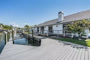 2127 Lagoon Dr, Dunedin, FL 34698 - Photo 2