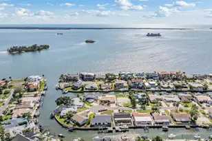 2127 Lagoon Dr, Dunedin, FL 34698 - Photo 24