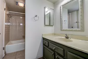 5940 Pelican Bay Plaza S, Gulfport, FL 33707 - Photo 20