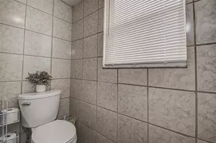 8304 Bardmoor Blvd, Seminole, FL 33777 - Photo 16