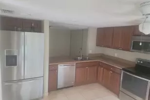 5125 Puritan Cir, Tampa, FL 33617 - Photo 16