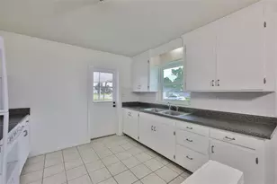 106 W North Branch Rd, Ruskin, FL 33570 - Photo 8