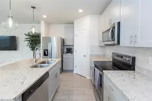 2760 Emory Sound Pl, Brandon, FL 33510 - Photo 10