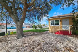 175 174th Terrace Dr E, Redington Shores, FL 33708 - Photo 2