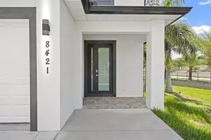 8421 Marlanas Pl, Tampa, FL 33637 - Photo 4
