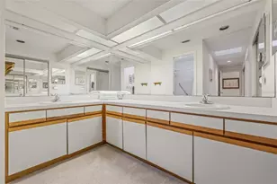 699 Malta Ct NE, Saint Petersburg, FL 33703 - Photo 36