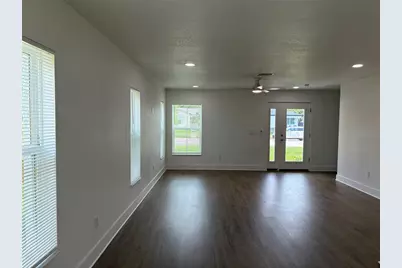 4300 5th Avenue S, Saint Petersburg, FL 33711 - Photo 2