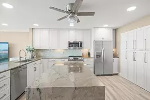 7600 Sun Island Dr S, South Pasadena, FL 33707 - Photo 16