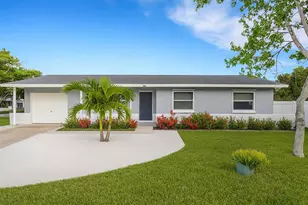 270 Northeast Boulevard N, Saint Petersburg, FL 33702 - Photo 1