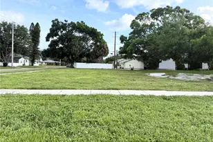 495 34th Ave N, Saint Petersburg, FL 33704 - Photo 1