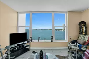 7560 Bay Island Dr S, South Pasadena, FL 33707 - Photo 10