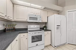 18908 Fairwood Ct, Tampa, FL 33647 - Photo 50