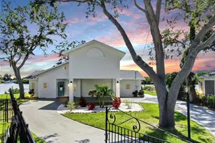 424 Doric Ct, Tarpon Springs, FL 34689 - Photo 2