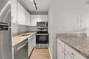 9042 Lake Chase Island Way, Tampa, FL 33626 - Photo 8