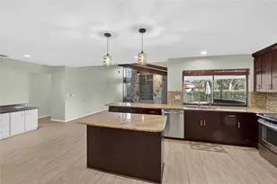 2004 N Golfview Dr, Plant City, FL 33566 - Photo 10