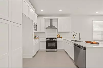 32565 Veneto Place, Wesley Chapel, FL 33543 - Photo 12