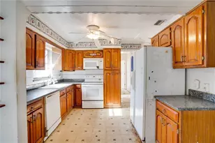 8849 109th Ln, Seminole, FL 33772 - Photo 10