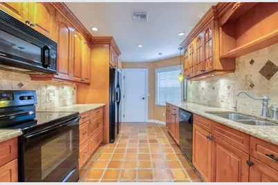 10410 La Mirage Court #104, Tampa, FL 33615 - Photo 6