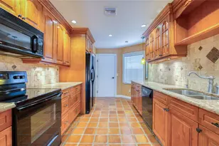 10410 La Mirage Ct, Tampa, FL 33615 - Photo 6