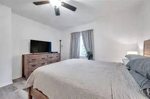 121 Sea Horse Dr SE, Saint Petersburg, FL 33705 - Photo 16