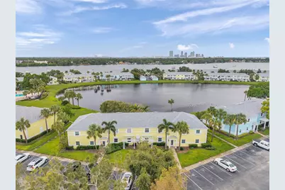 121 Seahorse Drive SE #A, Saint Petersburg, FL 33705 - Photo 2