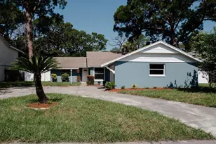 823 Riverside Dr, Tarpon Springs, FL 34689 - Photo 1