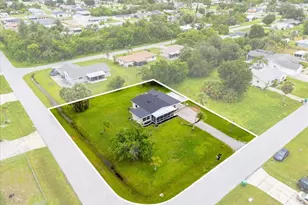 198 Cypress Ave NW, Port Charlotte, FL 33952 - Photo 4