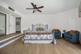 10479 Longwood Dr, Seminole, FL 33777 - Photo 22