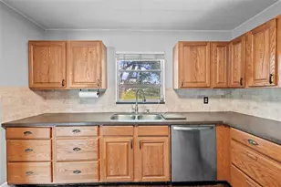 10306 Fore Dr, Tampa, FL 33612 - Photo 8